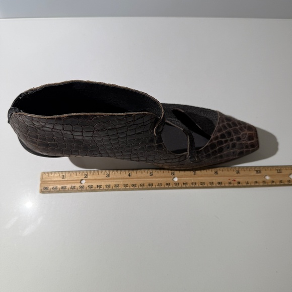 Cydwoq Handmade Vintage Shoes with 2 tone Leather & Copper Kitten Heel - Picture 8 of 11